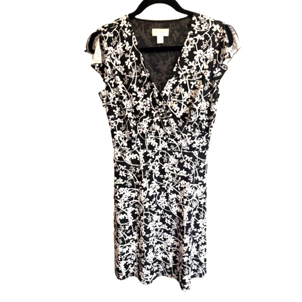 LOFT Black White Floral Dress Size 6 Petite Flutter Sleeve  Wrap Style
